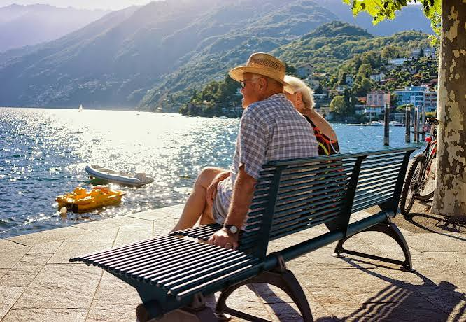 How to Plan Relaxed Food and Travel Experiences for Older Adults